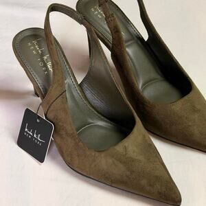 Stylish Modern Nicole Miller Faux Suede Kitten heels size 9 nwt